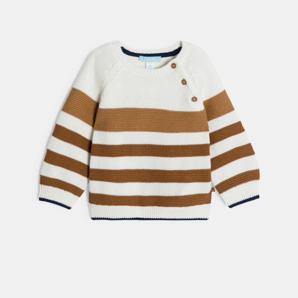 كنزة مخططة منسوجة تريكو، باللون البني للصبيان الصغار.